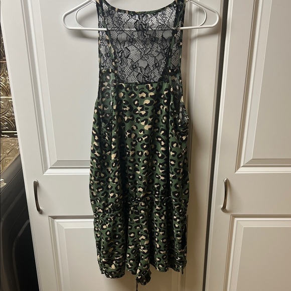 PINK Victoria's Secret Green Leopard Sleeveless Romper, Large, Lace - Picture 4 of 4